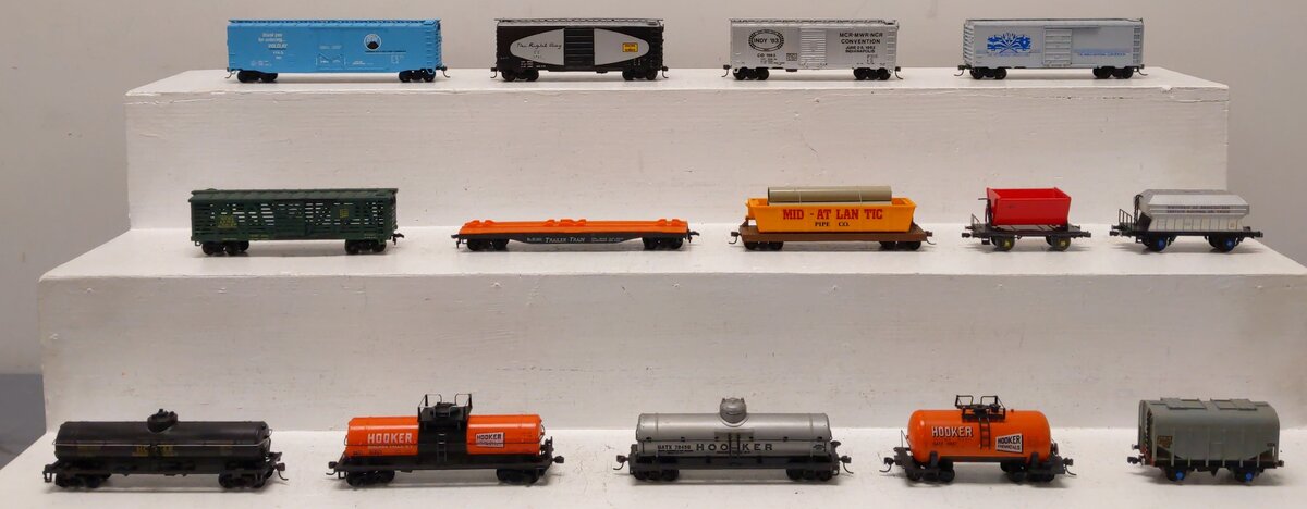 Assorted HO Scale Assorted Freight-Boxcar, Dump, Tanks, Flat, & Hopper [14] EX