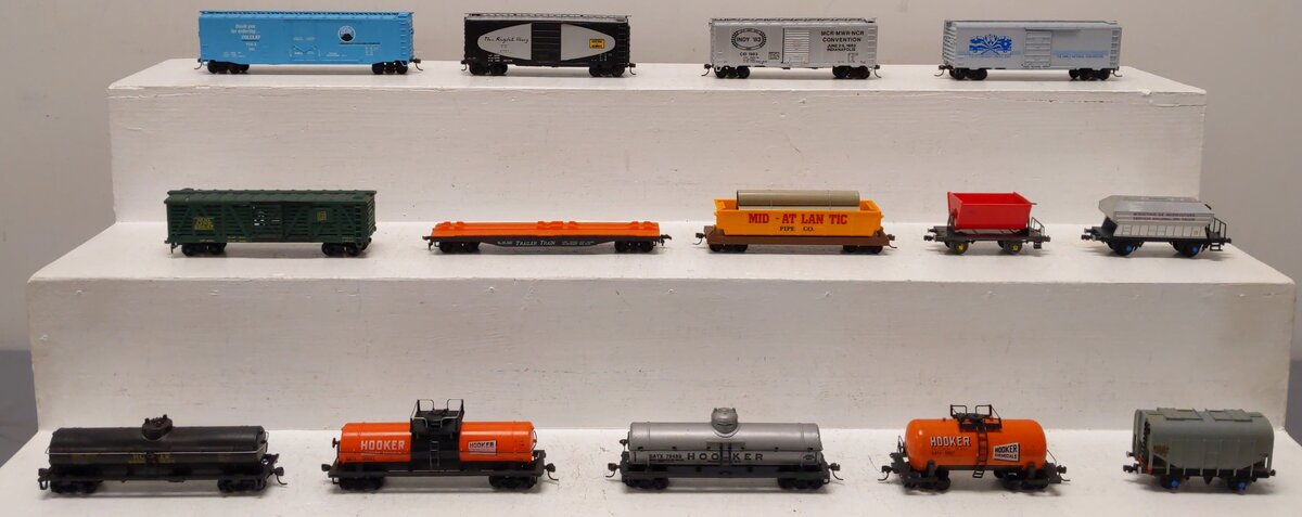 Assorted HO Scale Assorted Freight-Boxcar, Dump, Tanks, Flat, & Hopper [14] EX