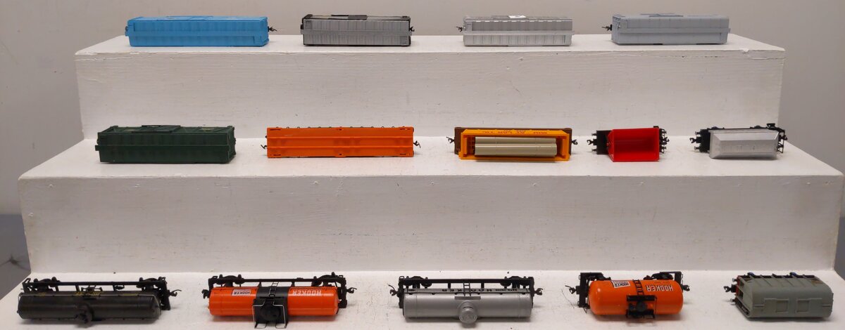 Assorted HO Scale Assorted Freight-Boxcar, Dump, Tanks, Flat, & Hopper [14] EX