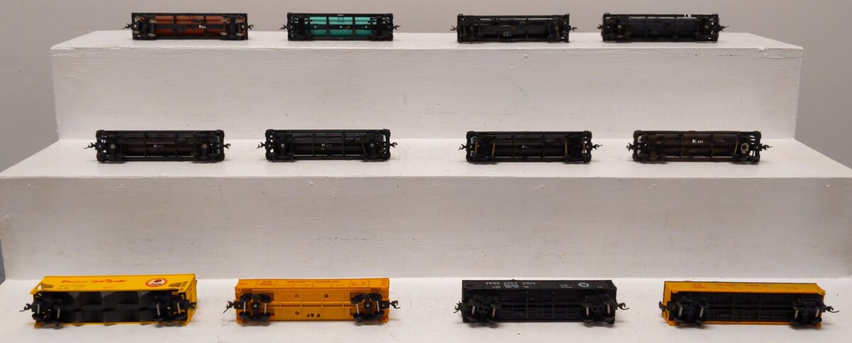 Assorted HO Scale Assorted Freight Car-Tank Cars, Hoppers, & Gondolas [12] EX