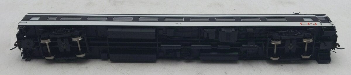 Rapido Trains 100027 HO Scale CN Rail Lightweight Voiture Coach #5549 EX/Box