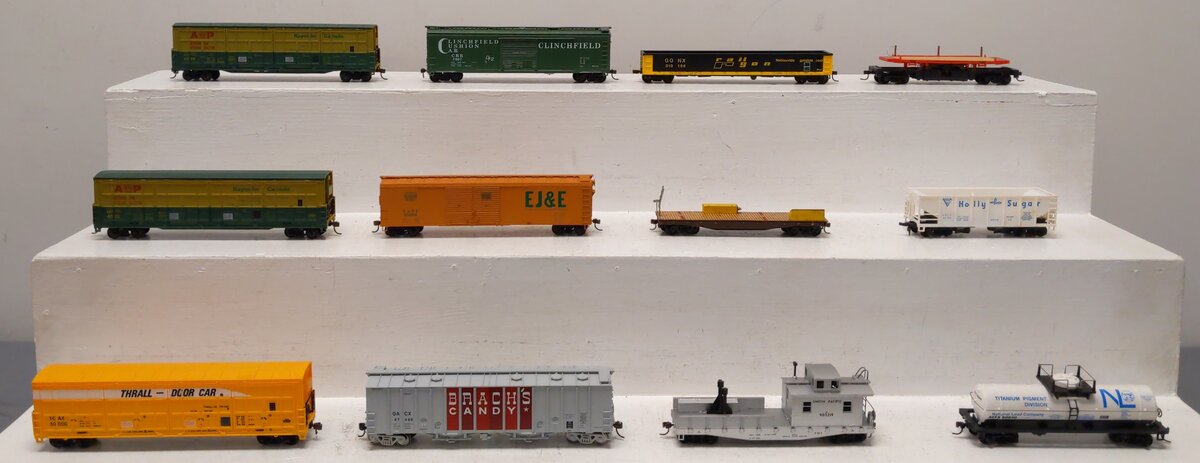 Assorted HO Scale Assorted Freight-Boxcars, Hoppers, Gondola, Tank, & Dump[12] EX