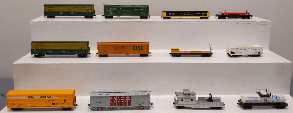 Assorted HO Scale Assorted Freight-Boxcars, Hoppers, Gondola, Tank, & Dump[12] EX