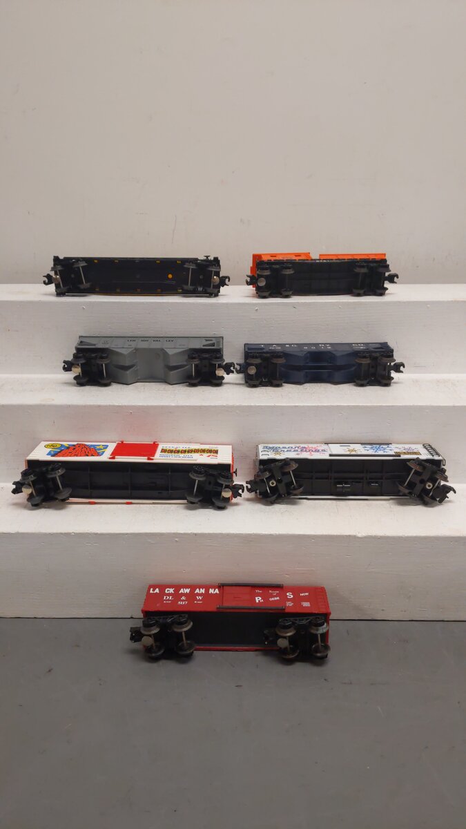 HO Scale Assorted Freight Cars [7] EX