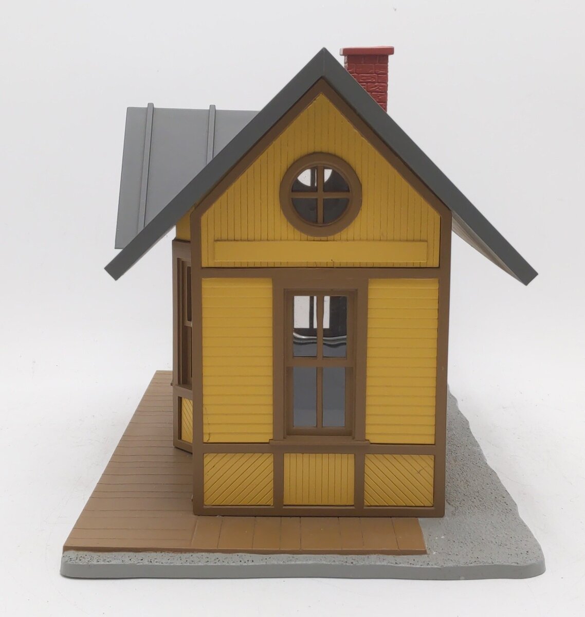 Aristo-Craft 7200 G Scale Passenger Depot EX