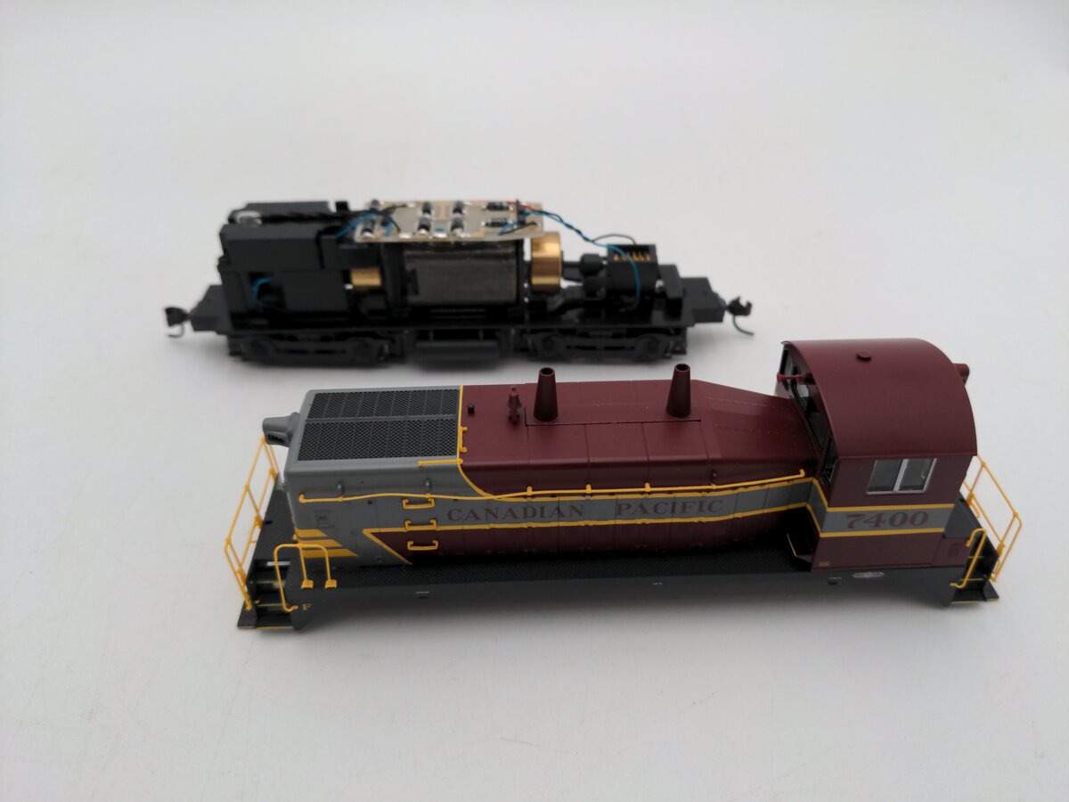 Proto 2000 88106 HO Scale Canadian Pacific Diesel Locomotive #7400 EX/Box