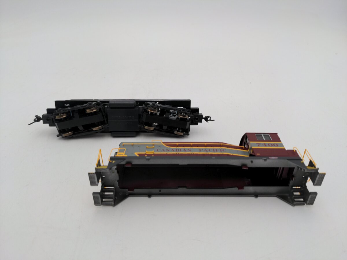 Proto 2000 88106 HO Scale Canadian Pacific Diesel Locomotive #7400 EX/Box