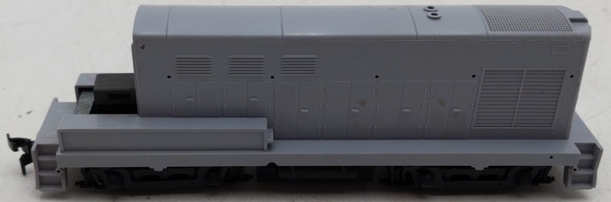 Walthers 932-1300 HO Undecorated Fairbanks-Morse H10-44 Diesel Locomotive