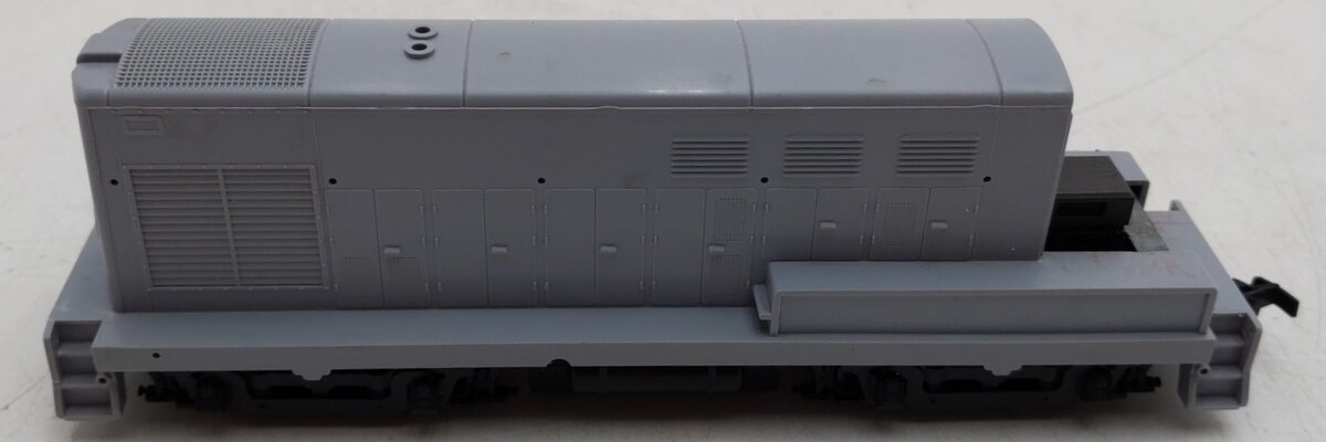 Walthers 932-1300 HO Undecorated Fairbanks-Morse H10-44 Diesel Locomotive