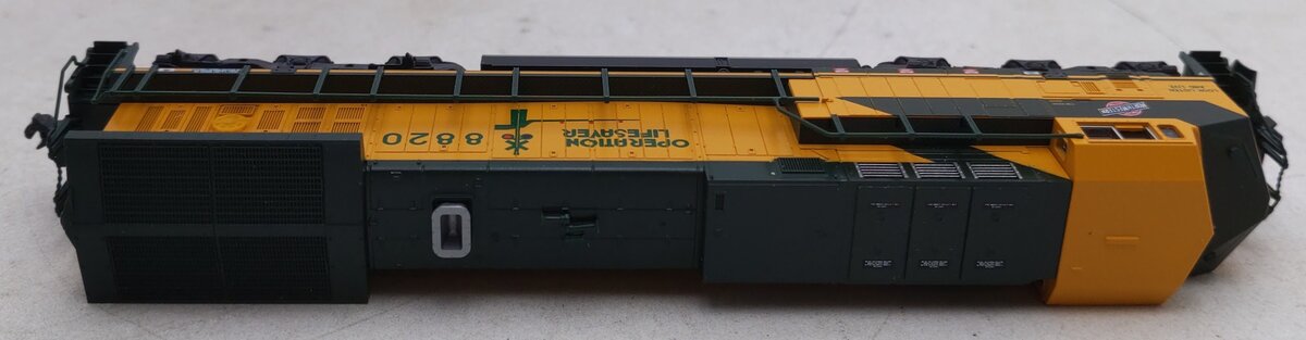 Kato 176-7036 N Chicago & North Western GE AC4400CW Diesel Locomotive #8820 LN/Box