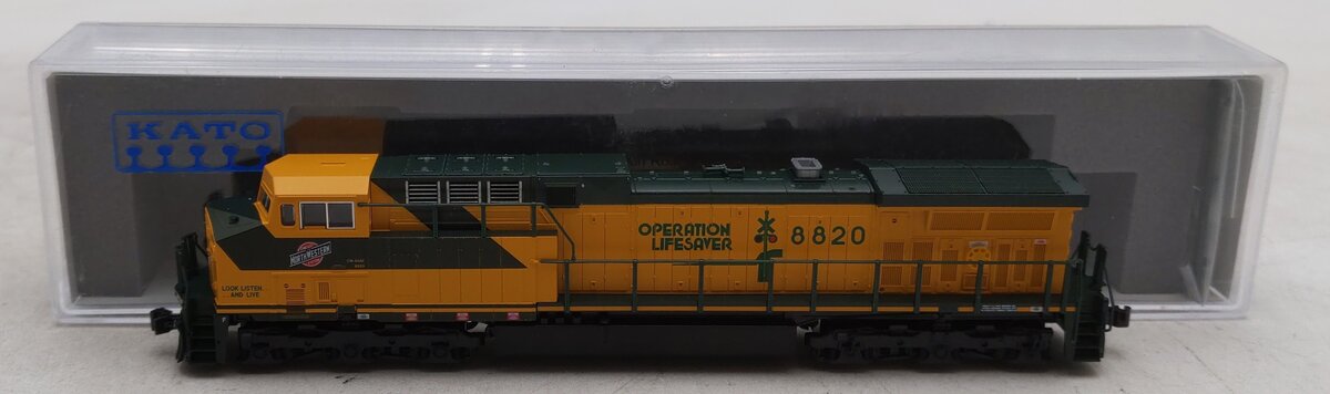 Kato 176-7036 N Chicago & North Western GE AC4400CW Diesel Locomotive #8820 LN/Box