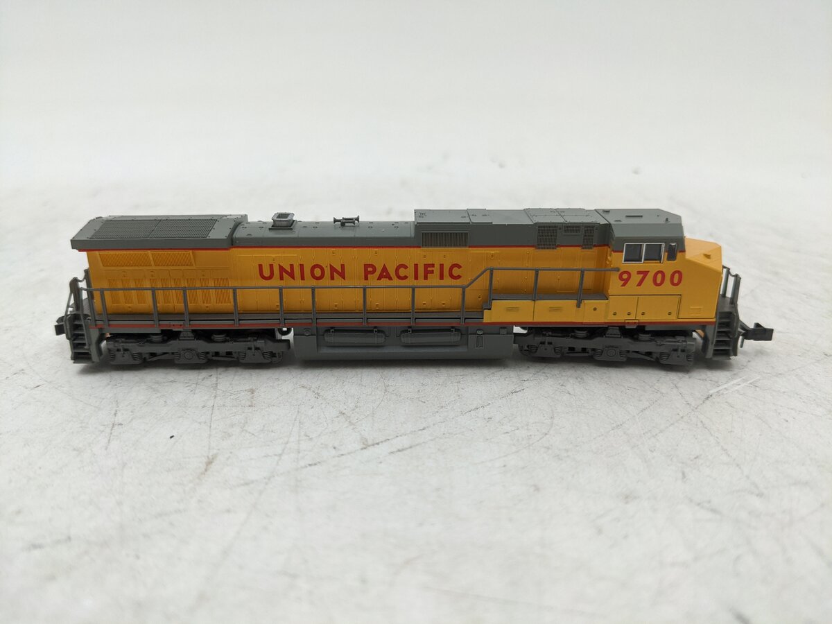 Kato 176-3306 N Scale Union Pacific C44-9W Diesel Locomotive EX/Box