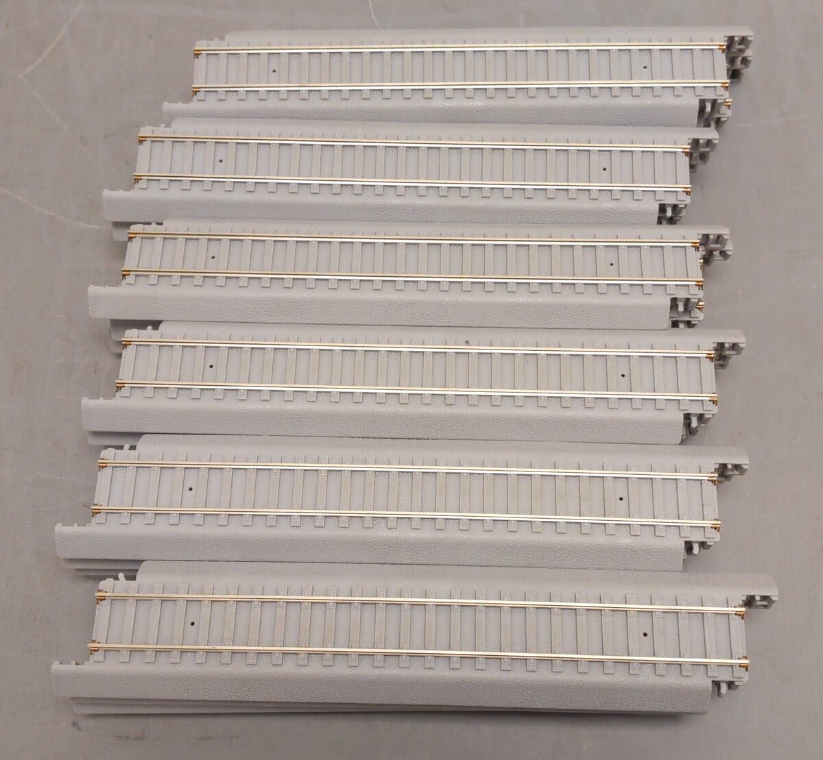 Life Like HO 583055 9" Straight Track [24] LN