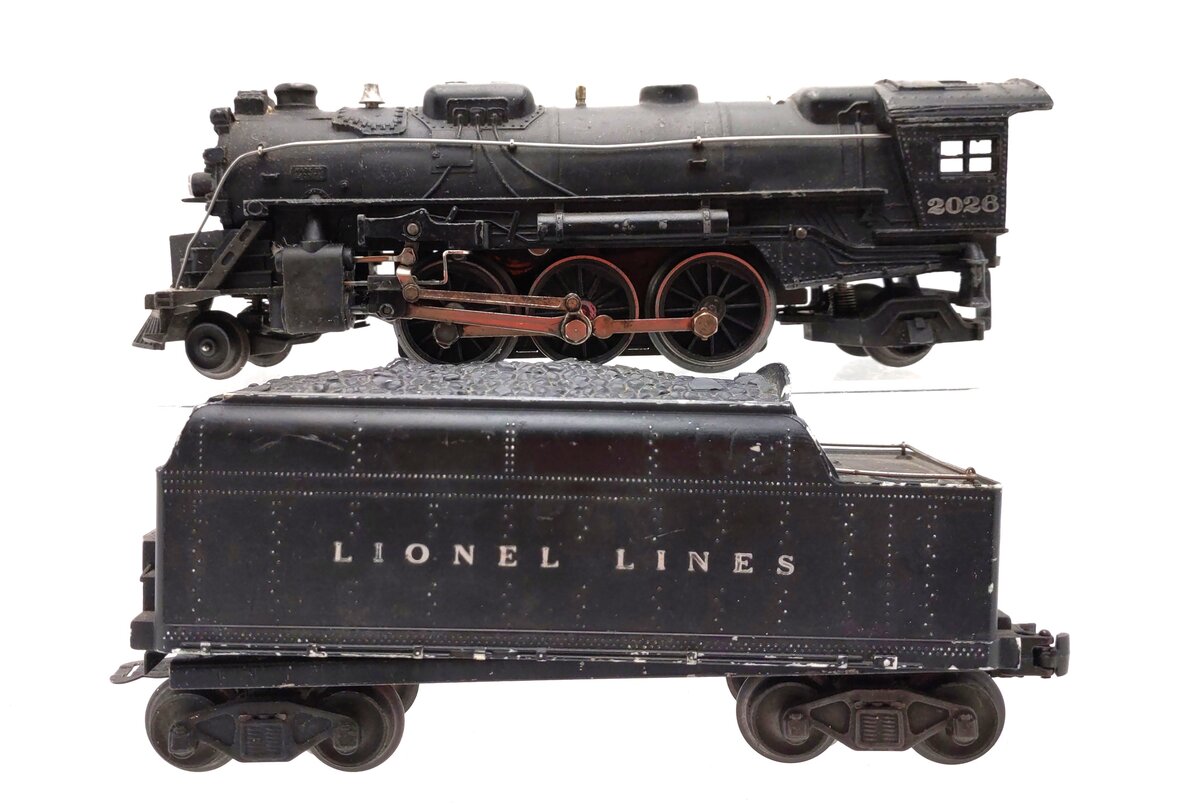 Lionel 2026 Vintage O 2-6-2 Die-Cast Steam Locomotive w/6466WX Tender VG