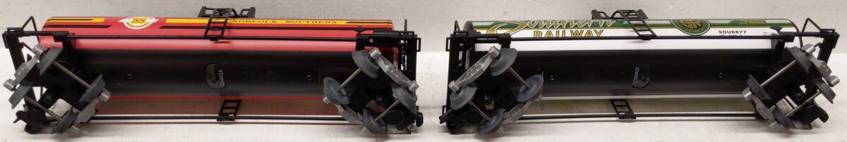 Lionel 2301120 O Gauge Unibody Tank Car (Pack of 2) LN/Box