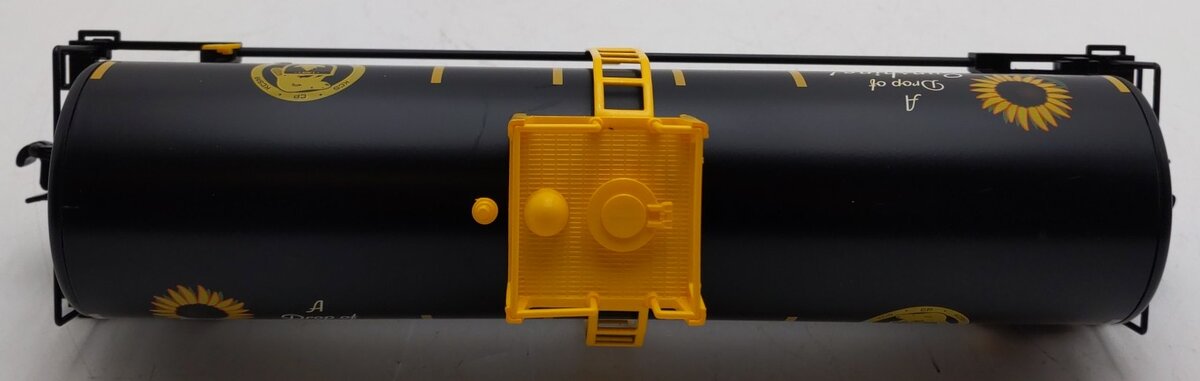 Lionel 2401100 O Gauge CPKC Sunflower Oil Tank Car #45242 LN/Box