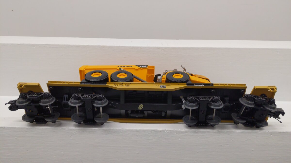 MTH 20-98500 O TTUX 47' Flat Car w/ Volvo A40D Hauler #141015 EX/Box