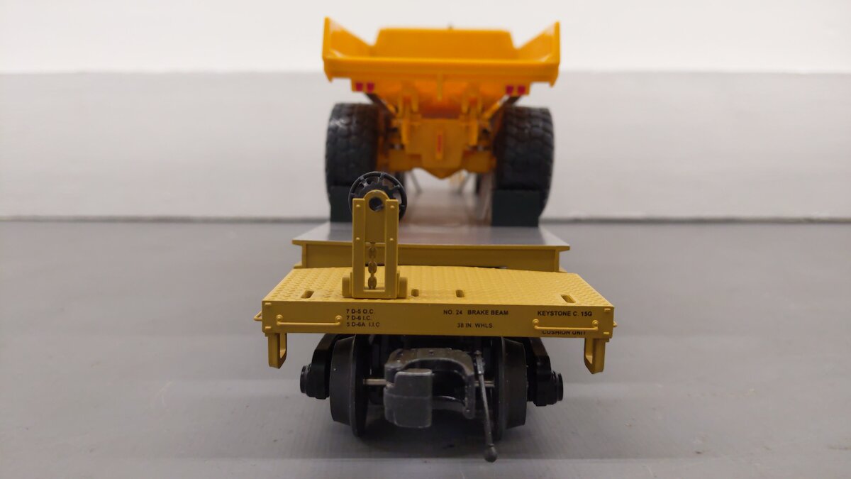 MTH 20-98500 O TTUX 47' Flat Car w/ Volvo A40D Hauler #141015 EX/Box