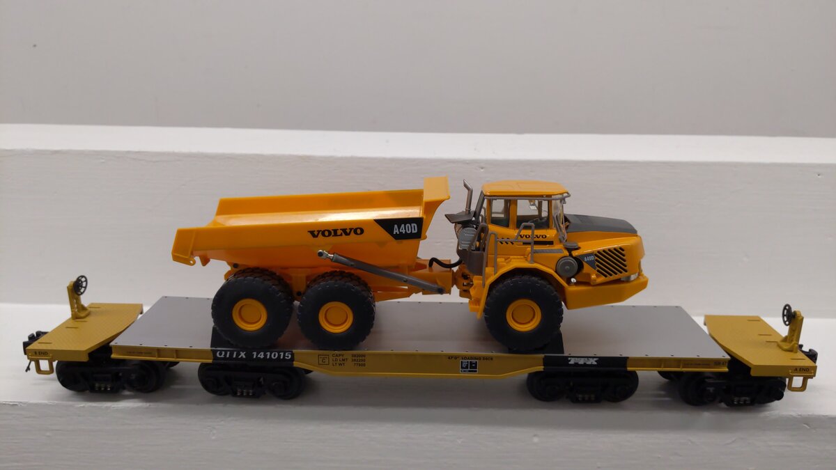 MTH 20-98500 O TTUX 47' Flat Car w/ Volvo A40D Hauler #141015 EX/Box
