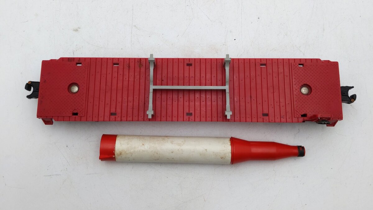 Lionel 6175 Vintage O Red Flatcar with US Navy Rocket VG/Box