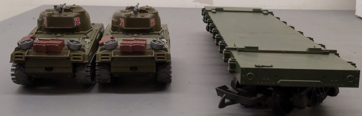 USA Trains R1743 G U.S. Army Flat Car with Tanks #G4944 EX/Box