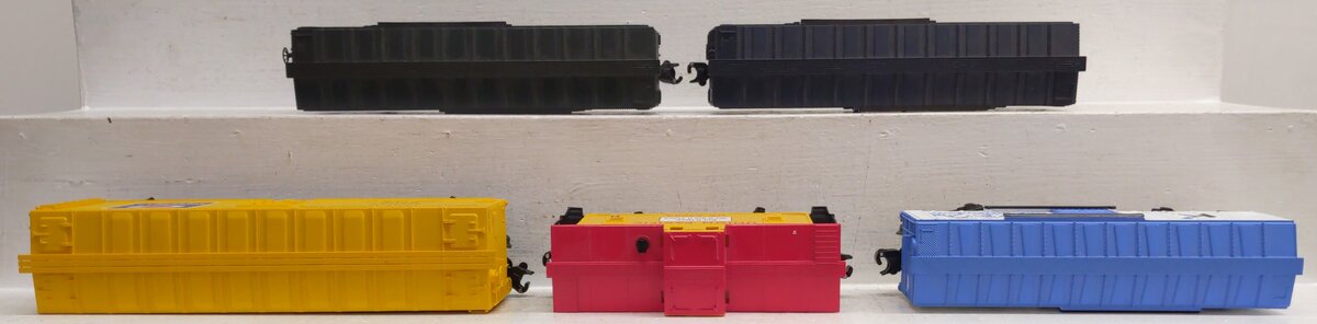 Lionel and Other O gauge Assorted Freight Cars: 23044, 1029, 19202, 9900 [5] EX