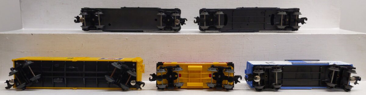 Lionel and Other O gauge Assorted Freight Cars: 23044, 1029, 19202, 9900 [5] EX