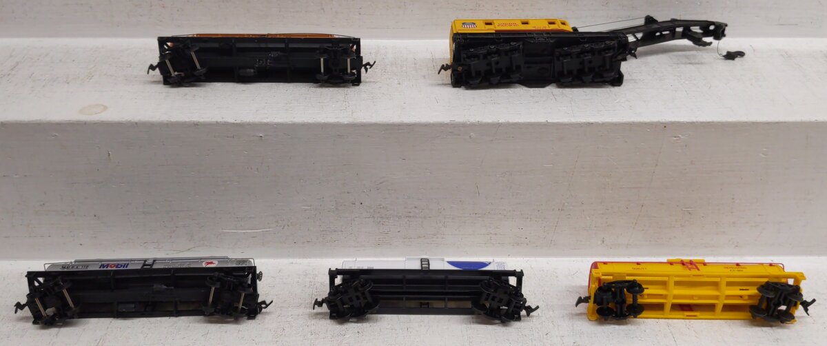 Assorted Bachmann HO Scale Tank and Crane Cars [5] EX