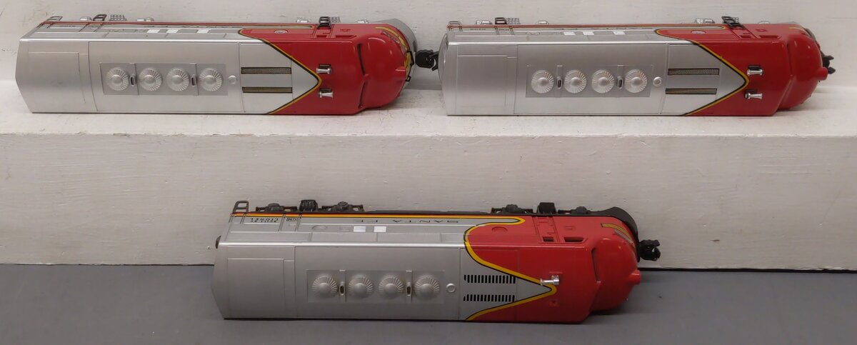 Lionel 6-11711 O Santa Fe F-3 AA Diesel Set #8100 & 8102 with MPC A Unit VG/Box