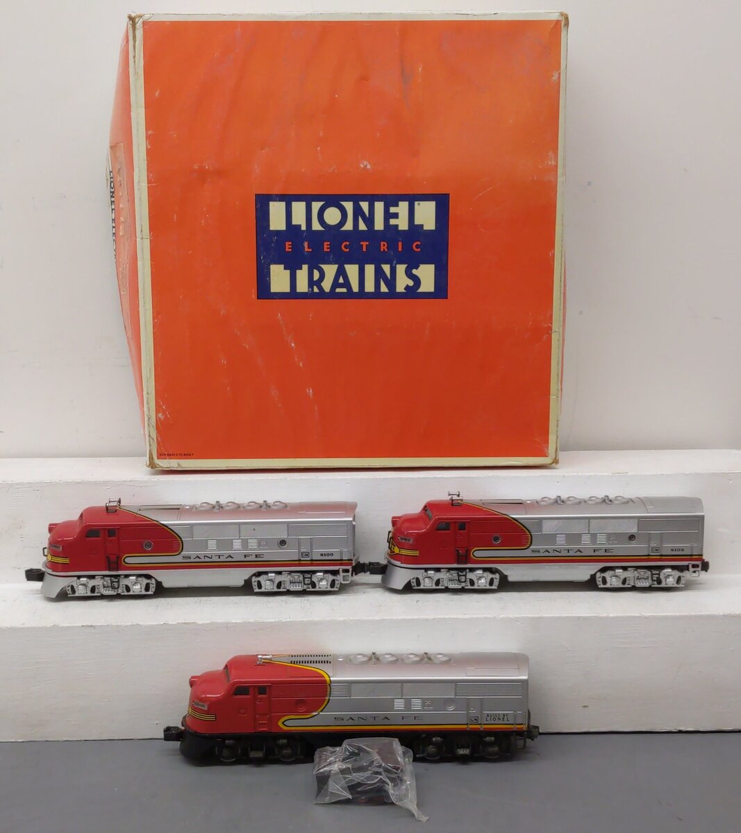 Lionel 6-11711 O Santa Fe F-3 AA Diesel Set #8100 & 8102 with MPC A Unit VG/Box
