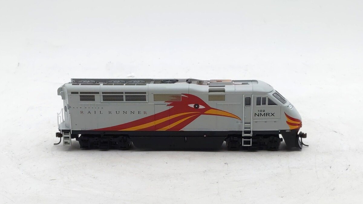 Athearn 26301 HO Scale New Mexico DOT/Rail Runner F59PHI Diesel Locomotive #102