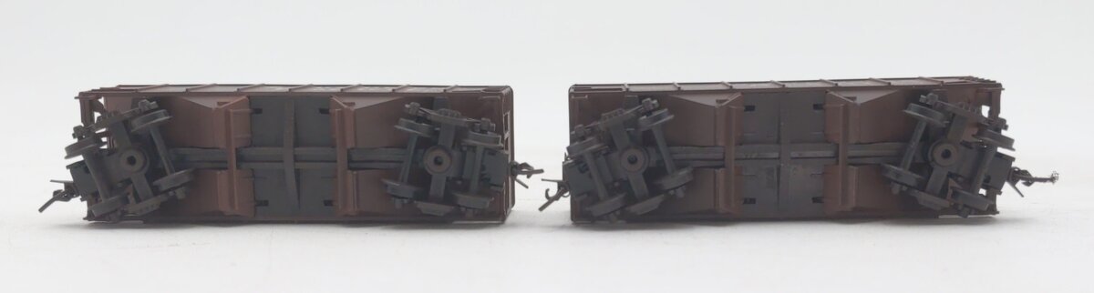 Micro-Trains 98305094 N SP Weathered 33' Twin Bay Hoppers (Set of 2)