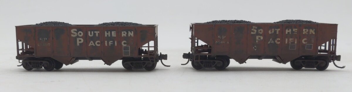 Micro-Trains 98305094 N SP Weathered 33' Twin Bay Hoppers (Set of 2)