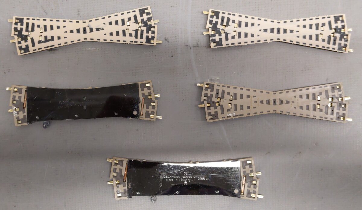 Fleischmann N Scale Assorted Crossover Track Sections: 9162 & 9166 [4] EX/Box