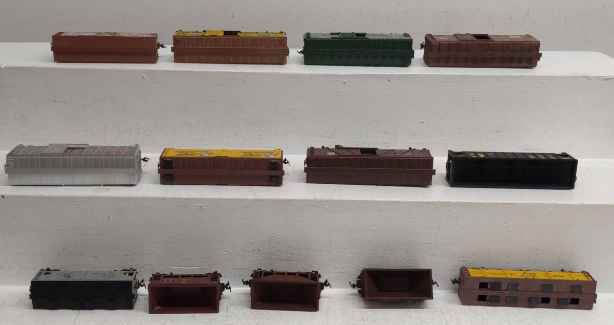 HO Scale Assorted Freight Cars [13] EX