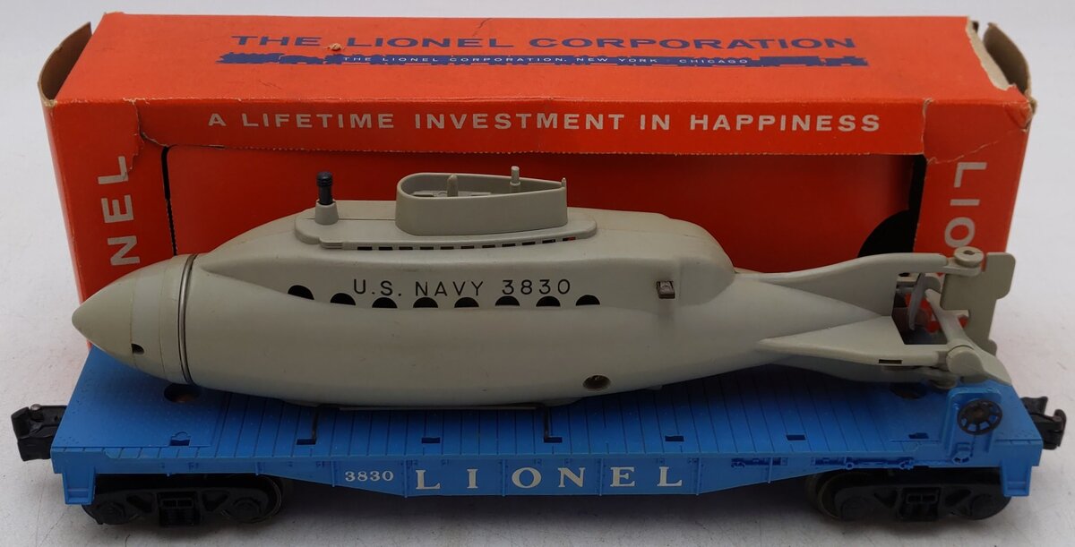 Lionel 3830 Vintage O Flatcar with Operating U.S. Navy Submarine VG/Box