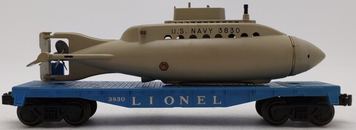 Lionel 3830 Vintage O Flatcar with Operating U.S. Navy Submarine VG/Box