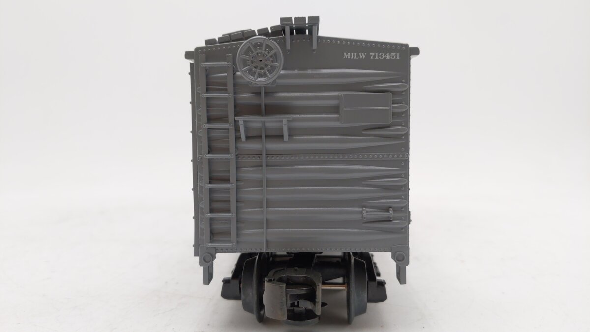 Weaver U3328LD O Milwaukee Road Outside Braced Boxcar #713451 (3 Rail) LN/Box