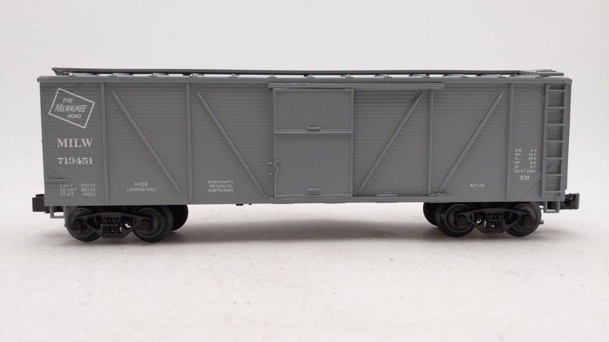 Weaver U3328LD O Milwaukee Road Outside Braced Boxcar #713451 (3 Rail) LN/Box