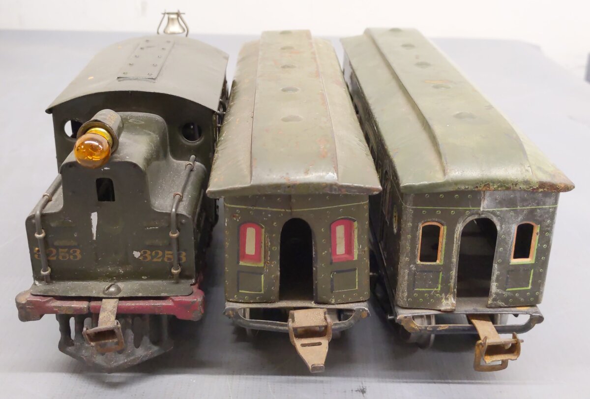 Ives 3253 Vintage O 0-4-0 Tinplate Prewar Electric Loco w/ (2) Passenger Cars