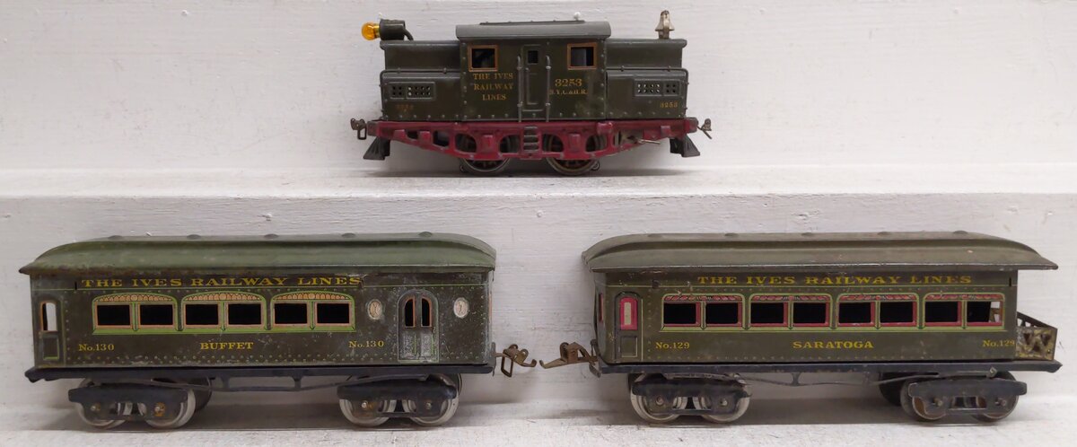 Ives 3253 Vintage O 0-4-0 Tinplate Prewar Electric Loco w/ (2) Passenger Cars