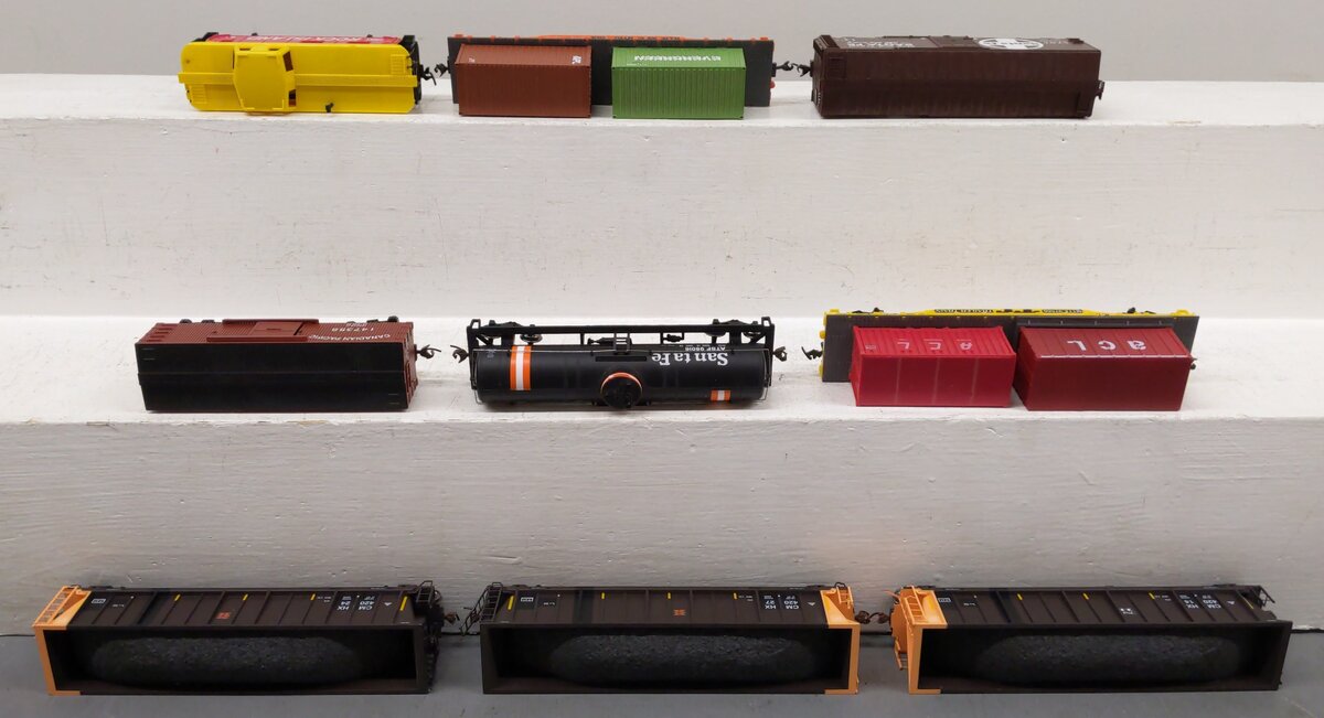 Life-Like, Bachmann, & Other HO Scale Assorted Freight Cars [9] EX