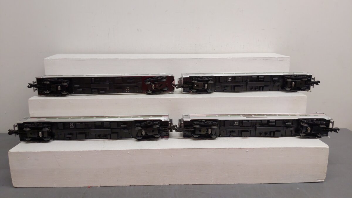 Lionel 6-25450 Pennsylvania Railroad 18 Inch Aluminum Passenger Cars (Pack of 4) EX/Box