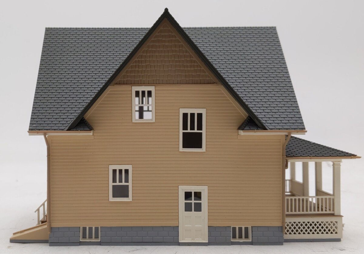 Atlas 6132 HO Scale Tan Assembled Kim's Classic American Home EX/Box