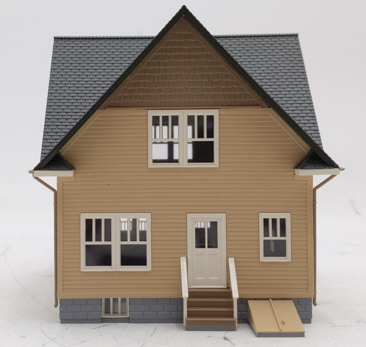 Atlas 6132 HO Scale Tan Assembled Kim's Classic American Home EX/Box