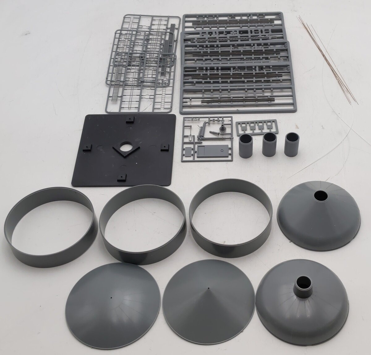 Tichy 7012 HO Scale 100,000 Gallon Version Standard Steel Water Tank Plastic Kit EX/Box