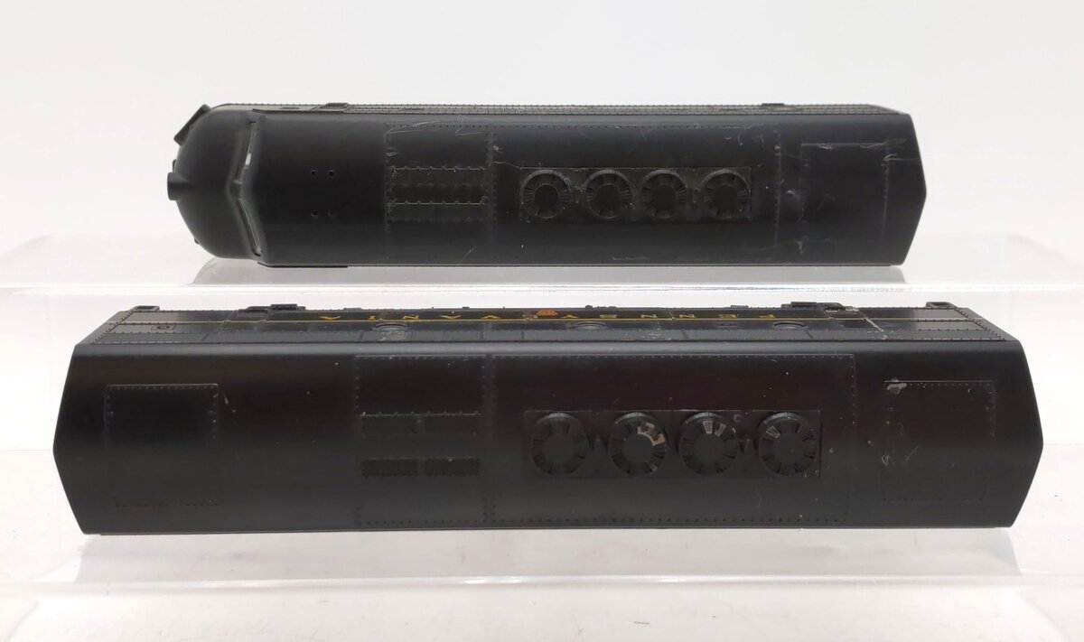 Stewart 8110 HO Pennsylvania F3A/B Phase II Powered Diesel Locomotive Set VG