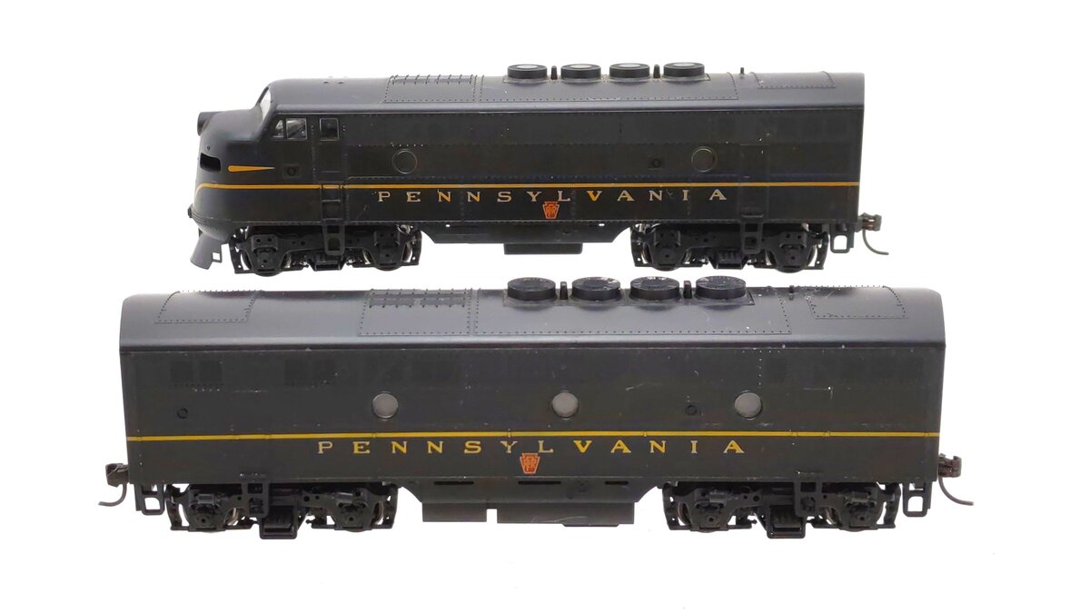Stewart 8110 HO Pennsylvania F3A/B Phase II Powered Diesel Locomotive Set VG