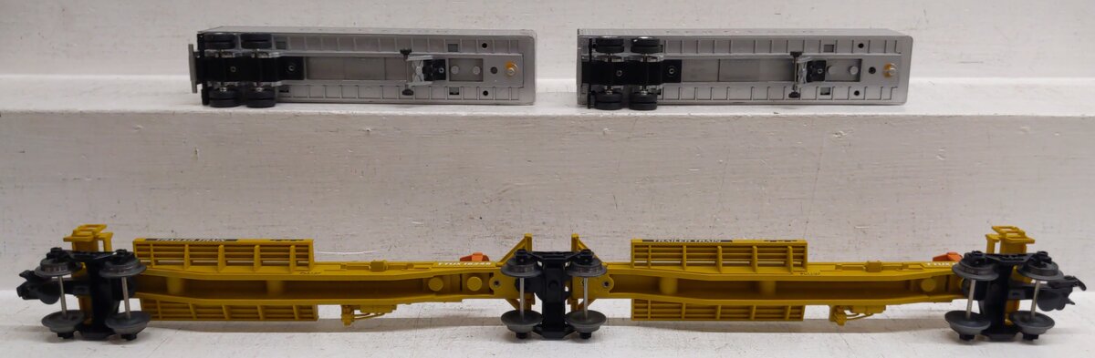 Lionel 6-16345 O TTUX Flatcar with 2 Sea Land Trailers #16345 #16346 EX