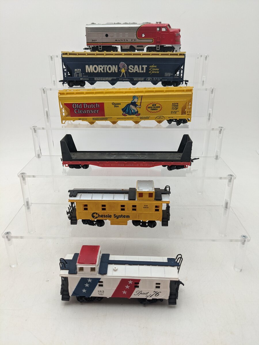 HO Scale Assorted Freight Cars & Diesel Engine [6] EX
